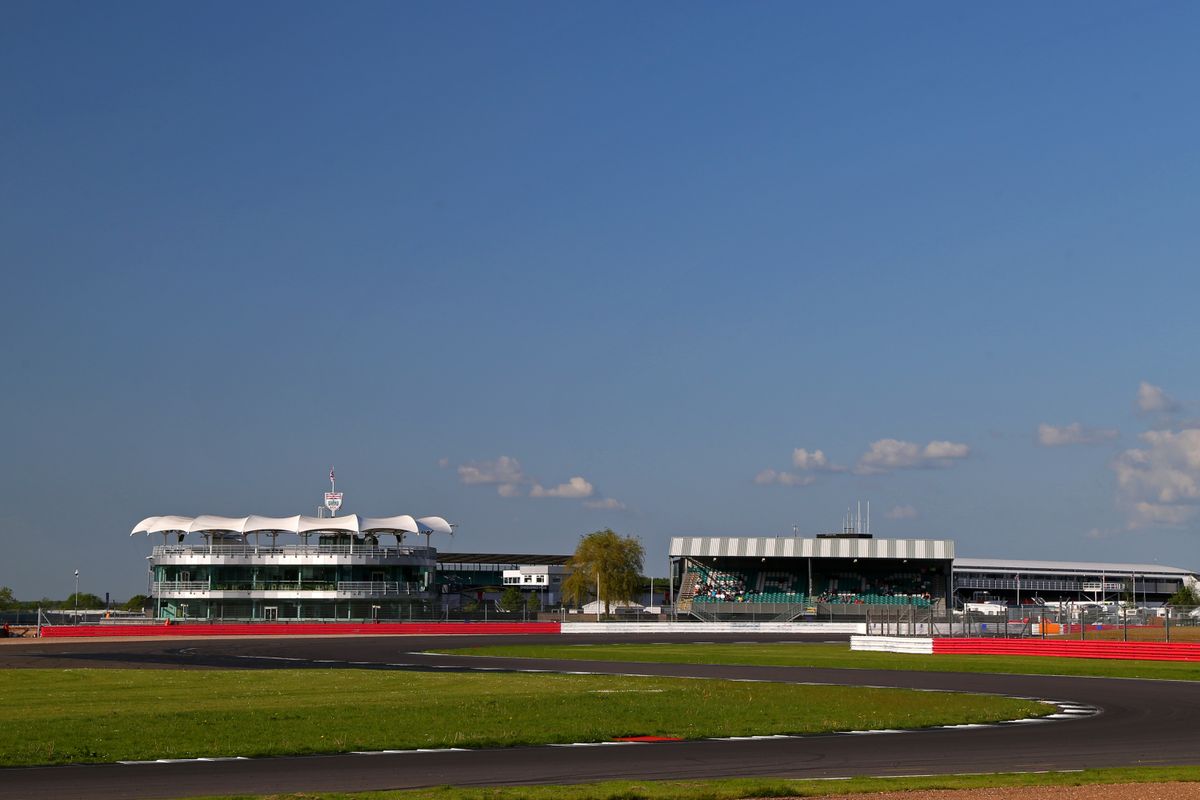 gallery/21/images/6fe7c012-0bd2-4968-bf90-0f1d0eabba8a/silverstone-aj2_9100.jpg