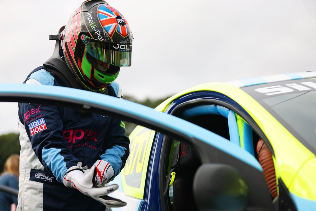 gallery/22/images/005a642f-76e9-41ae-ab9f-c336c496a623/joltracing-brandshatch-0019.jpg