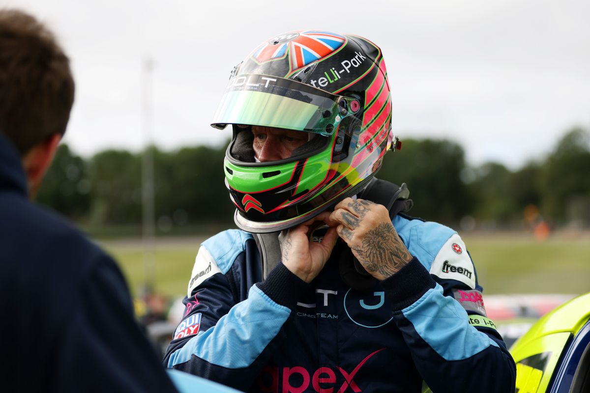gallery/22/images/070704a1-1a2b-4889-9fde-eb85f3317607/joltracing-brandshatch-0018.jpg