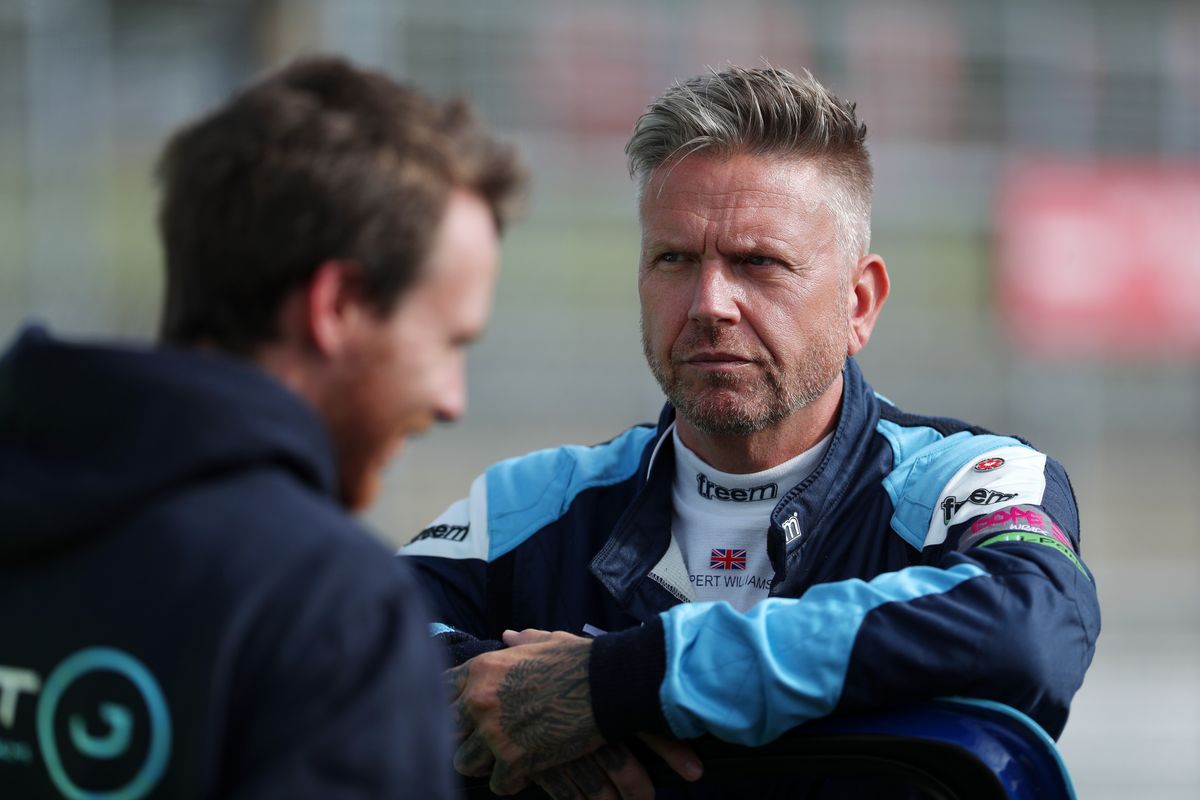 gallery/22/images/0dbf8e1c-5efb-439b-81b2-f7701aa6fc55/joltracing-brandshatch-0004.jpg