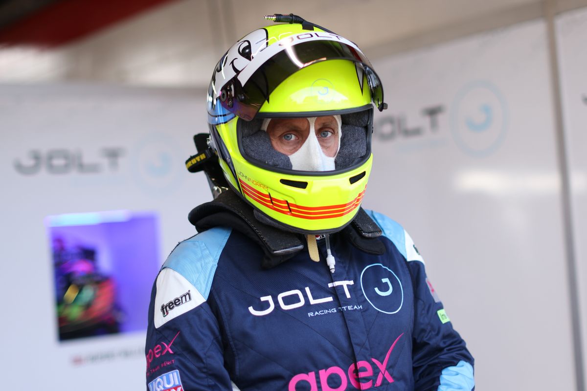 gallery/22/images/2db540e5-284f-454d-8040-40682bff6a22/joltracing-brandshatch-0038.jpg