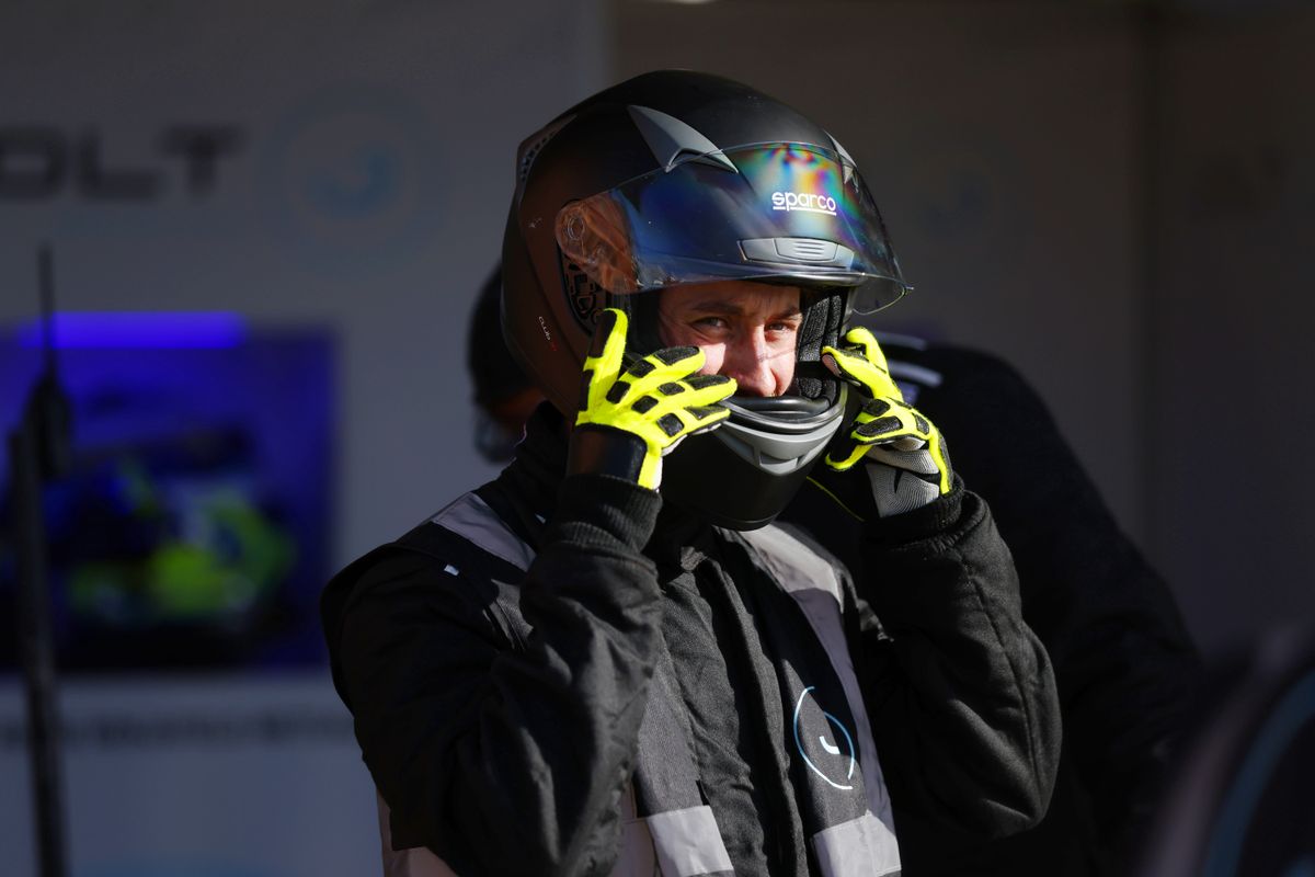 gallery/22/images/36b7a7e9-b7b2-4f83-8545-ac13a4df14b4/joltracing-brandshatch-0087.jpg
