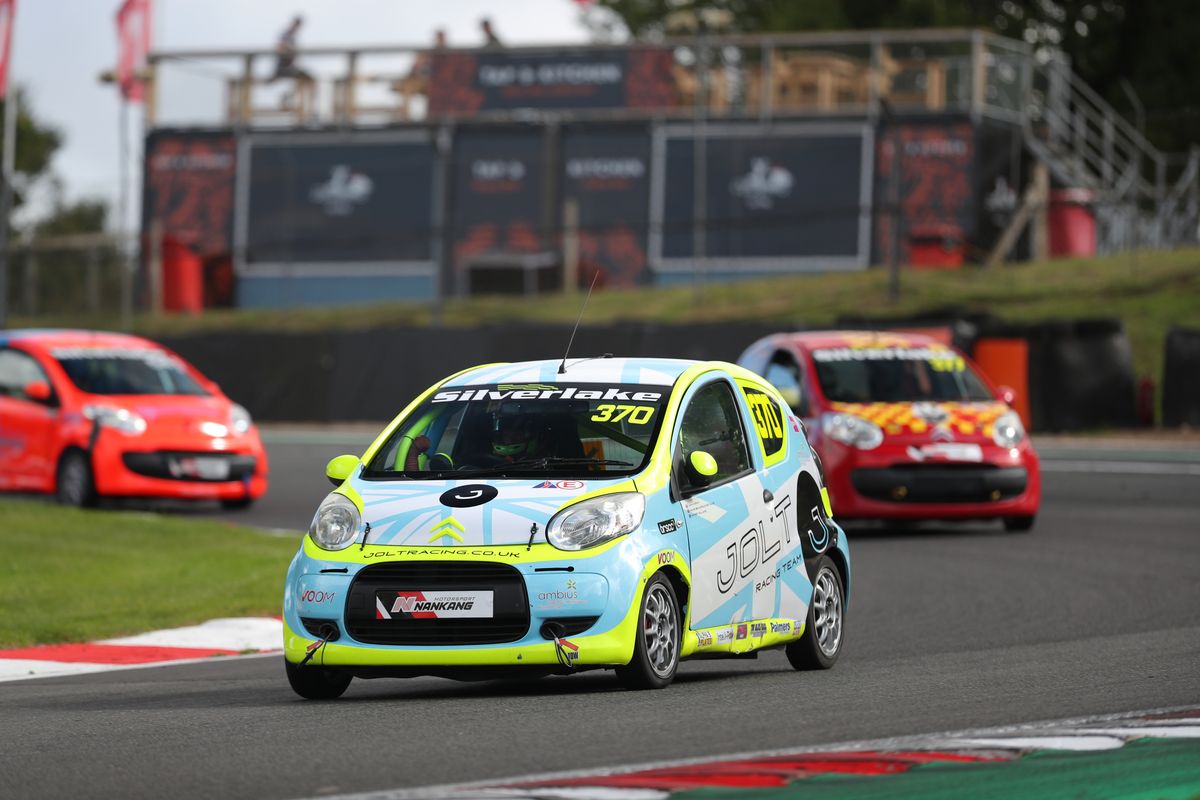 gallery/22/images/5645b8c2-908b-4179-91cb-a844ac187811/joltracing-brandshatch-0091.jpg