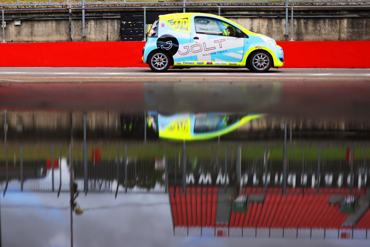 gallery/22/images/5b1fd3f7-77b2-4233-94f8-f0ad6711db39/joltracing-brandshatch-0057.jpg