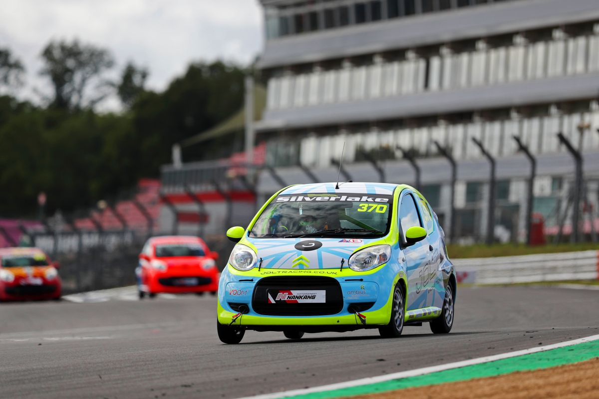 gallery/22/images/5d0966dd-9d99-400d-8cfd-4530d309cbd6/joltracing-brandshatch-0078.jpg