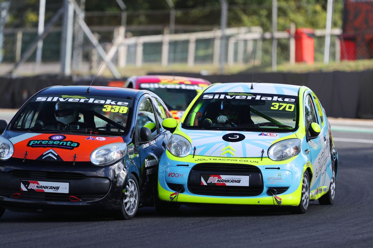 gallery/22/images/6d9c3990-cb80-4a54-8882-b3f5ba2a8a69/joltracing-brandshatch-0093.jpg