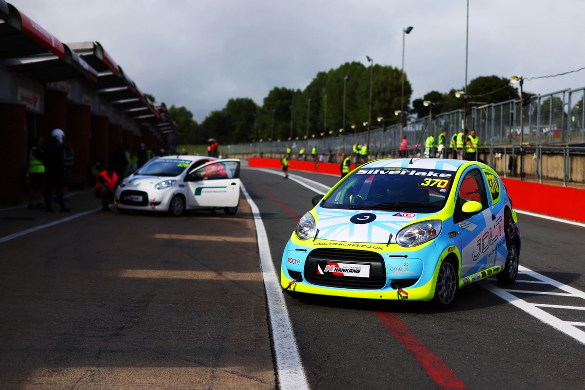 gallery/22/images/846b572f-96c0-4e23-b0d3-f66e9b68cc3b/joltracing-brandshatch-0051.jpg