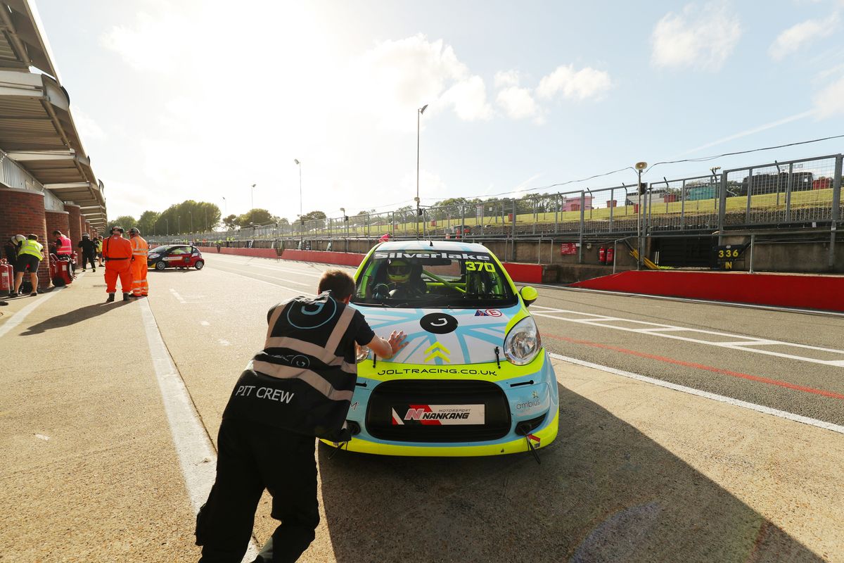 gallery/22/images/8518ef2b-e0d8-4106-906b-1bcd7f4dead8/joltracing-brandshatch-0098.jpg