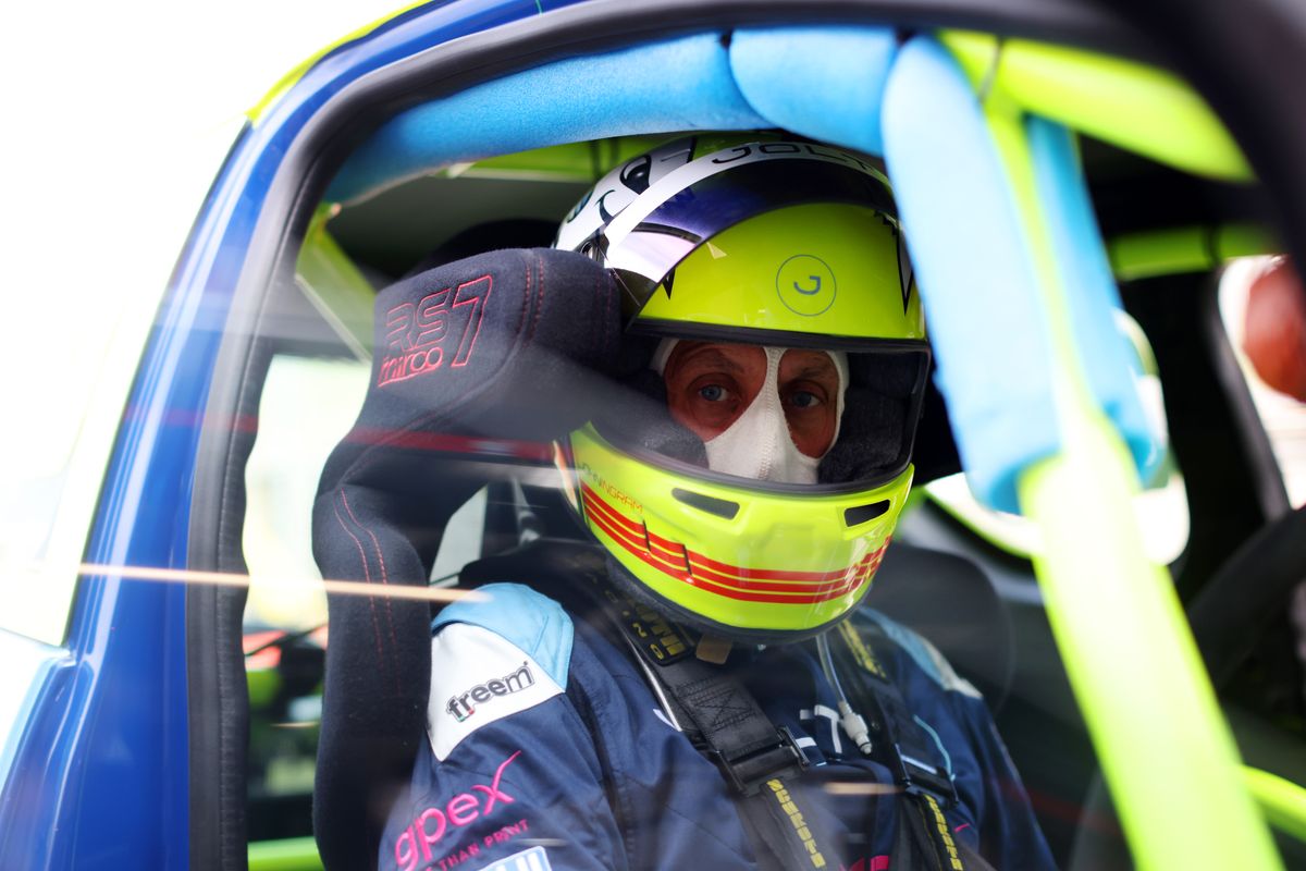 gallery/22/images/878e2d32-2449-4aaf-a21b-19ae181a8f13/joltracing-brandshatch-0055.jpg