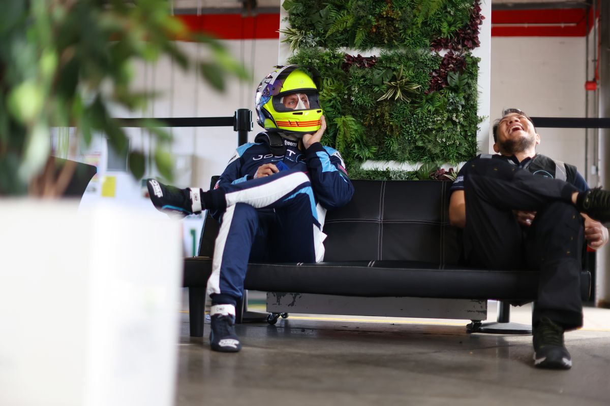 gallery/22/images/89bce794-1c4b-4b7e-9545-860f73460f21/joltracing-brandshatch-0040.jpg