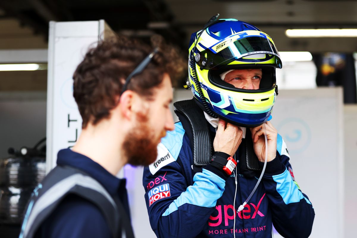 gallery/22/images/8efe9846-ee9a-4d1f-8da5-a6e49af3cf3a/joltracing-brandshatch-0025.jpg