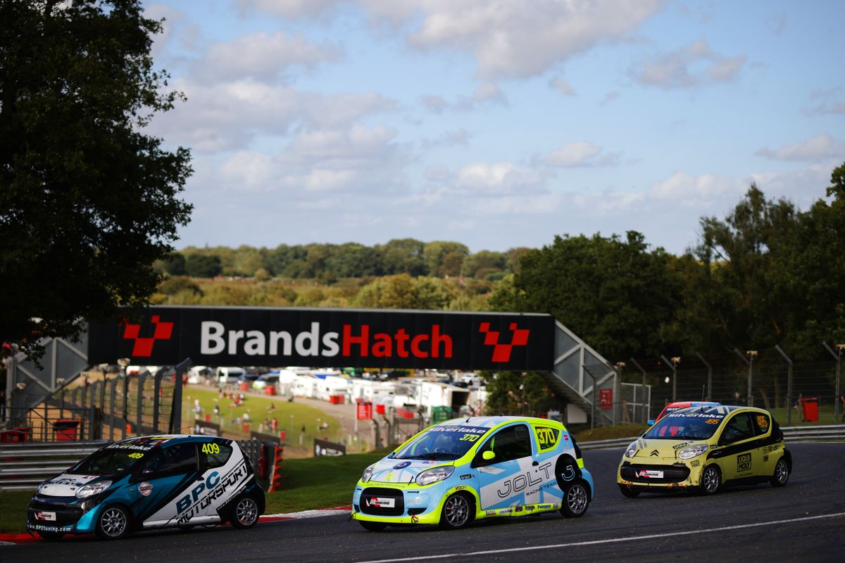 gallery/22/images/99823fce-6879-4457-a4fa-c3c44b7176a2/joltracing-brandshatch-0106.jpg