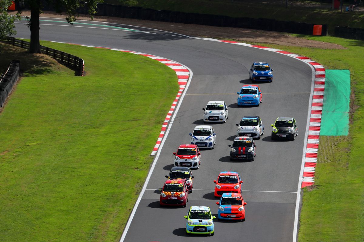 gallery/22/images/a2dc9517-3317-4467-b468-c24ca8b1a3d3/joltracing-brandshatch-0006.jpg