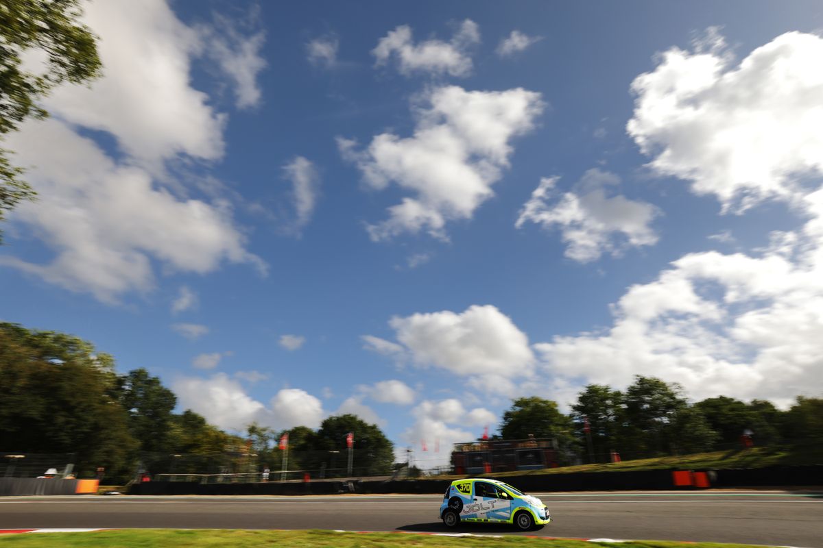 gallery/22/images/a681a133-2b95-4caf-b54b-4154dc74a492/joltracing-brandshatch-0102.jpg