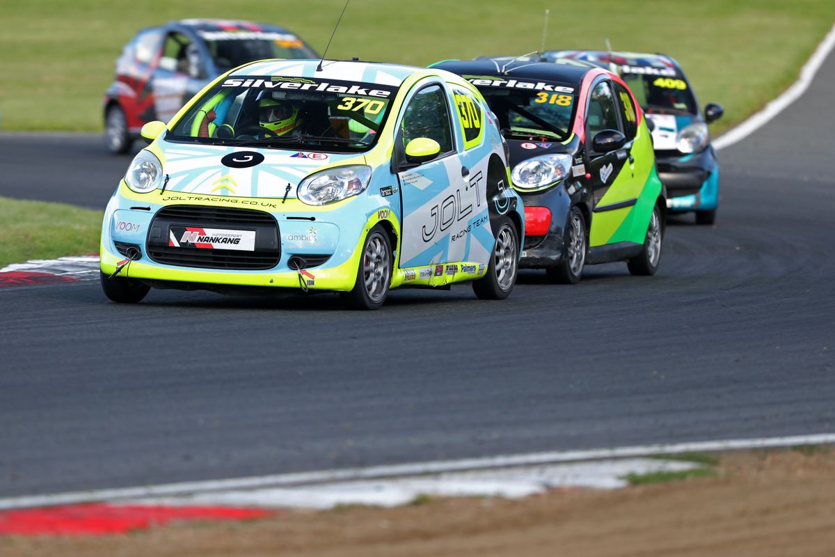 gallery/22/images/a6e98662-ab03-4fa3-8a6d-c58ab9d45f8d/joltracing-brandshatch-0081.jpg
