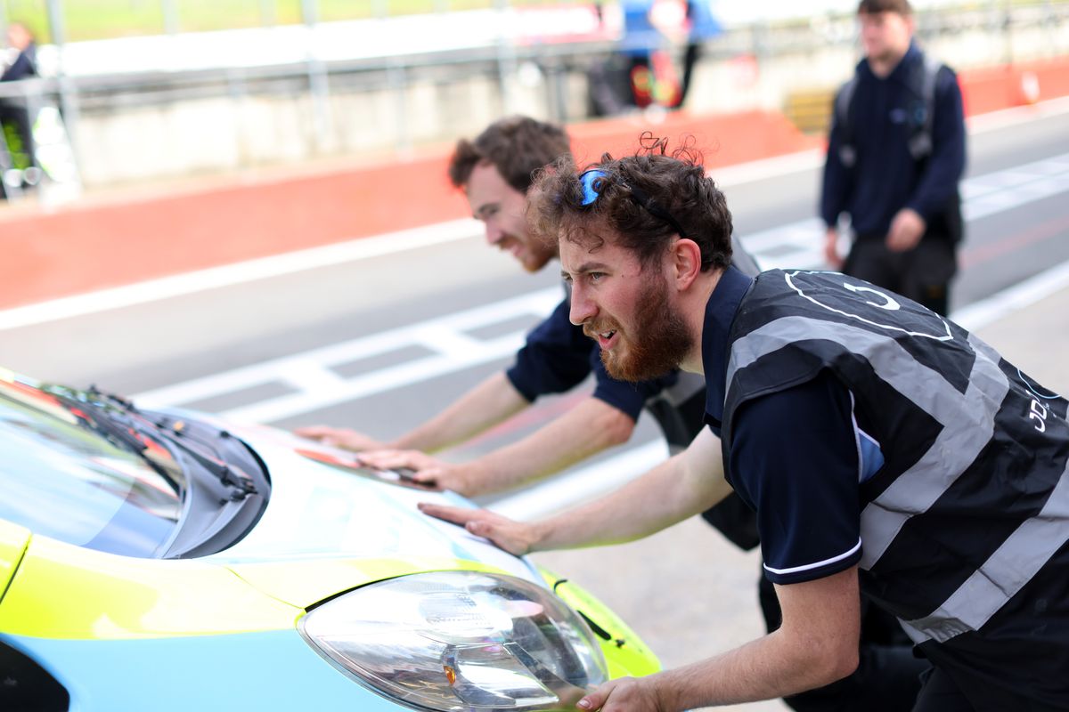 gallery/22/images/cc4e3ed2-9943-4726-8b79-2d68b9e406fd/joltracing-brandshatch-0056.jpg