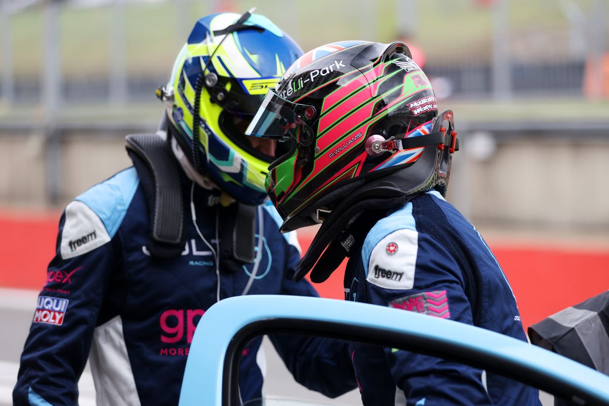 gallery/22/images/ccbdeb39-3ce6-4459-b0df-2977bc2ddfc4/joltracing-brandshatch-0031.jpg