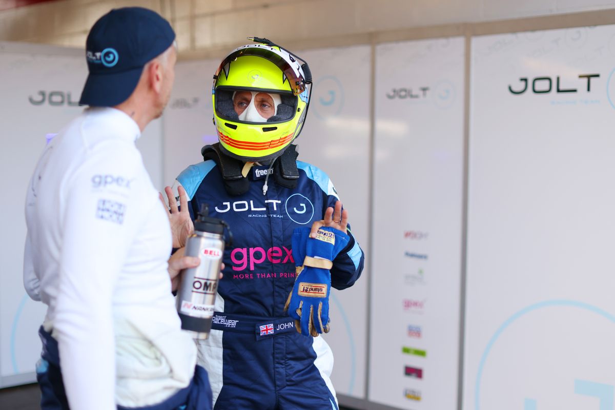 gallery/22/images/e685fca5-3748-43fe-8f1f-f0814c69d804/joltracing-brandshatch-0044.jpg