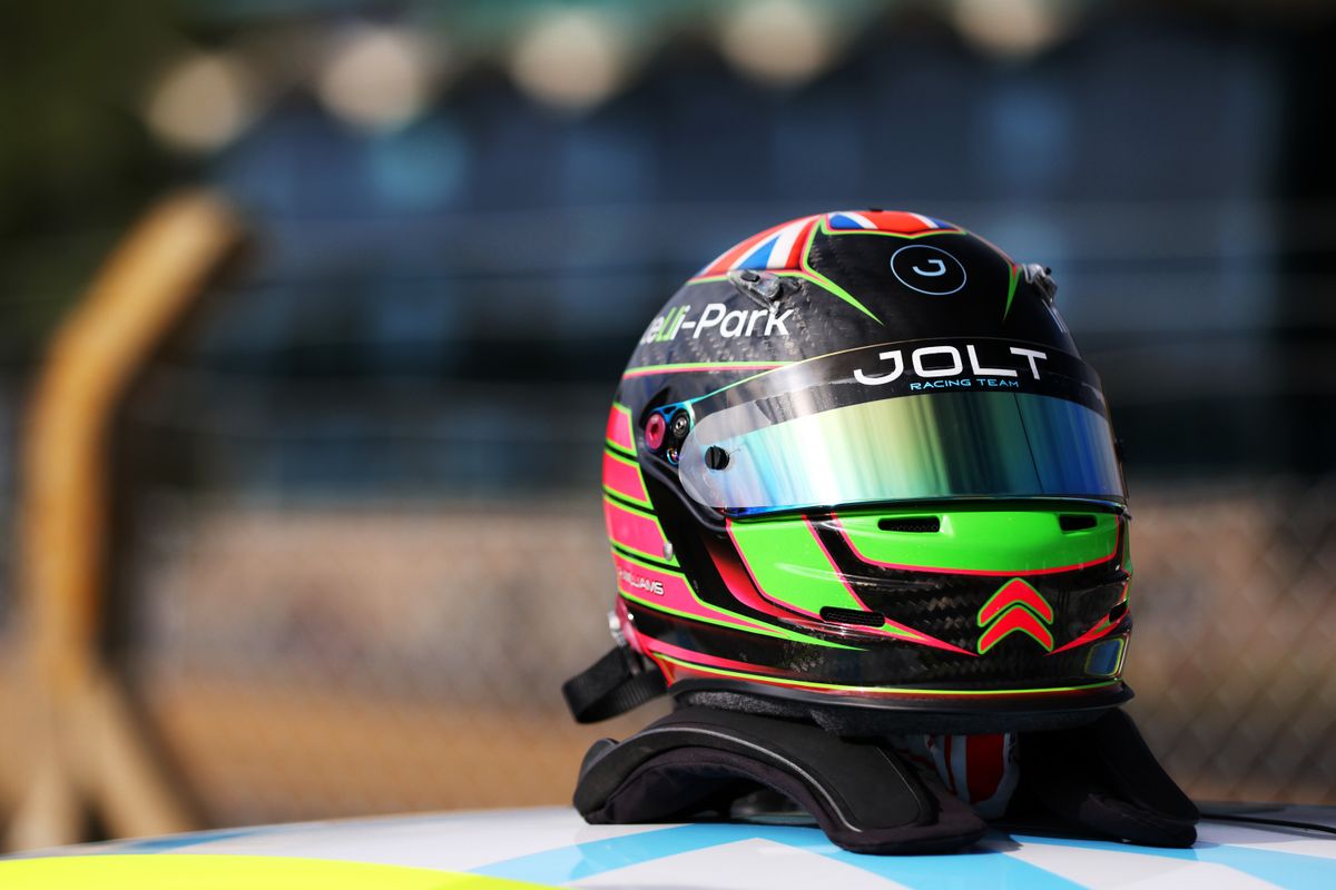 gallery/22/images/ede9ab18-2faa-452d-8485-2aa7c94837d7/joltracing-brandshatch-0017.jpg