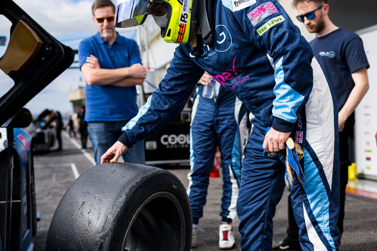 gallery/27/images/5f67128f-8e59-44c4-ac7d-e1f1f26e2623/p5_4pros_paulricard_00239.jpg