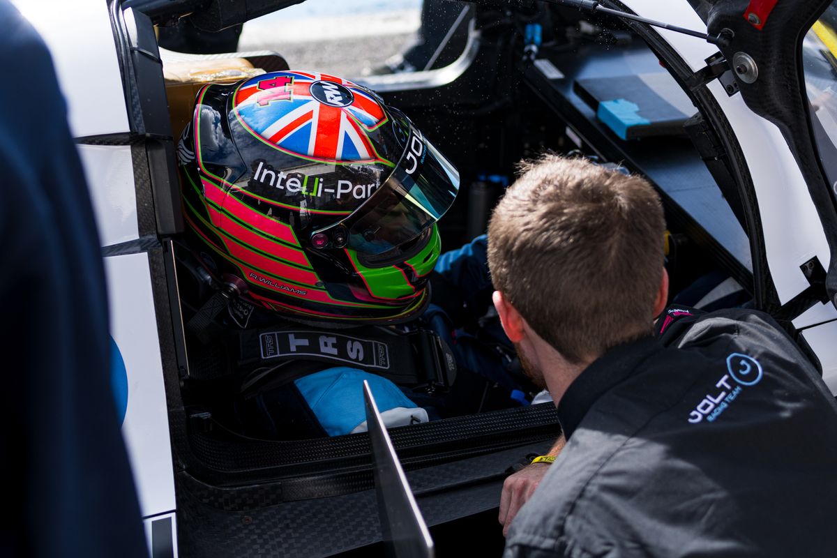 gallery/27/images/96d2c3cf-d4c8-4a38-bb5a-e415aa67f21c/p5_4pros_paulricard_00230.jpg