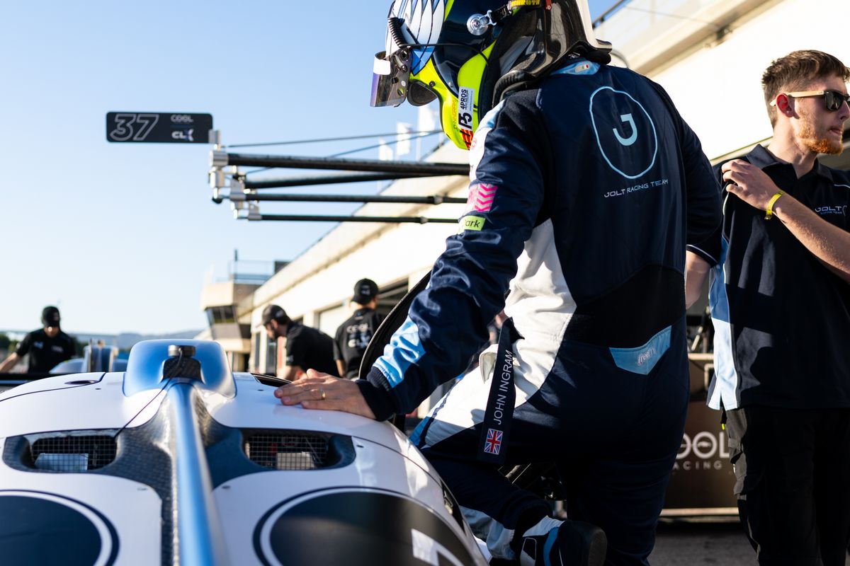 gallery/27/images/ca790058-0be3-4148-9f4b-f988c6883b47/p5_4pros_paulricard_00629.jpg