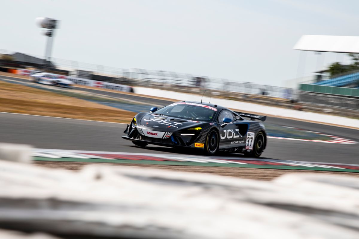 gallery/54/images/01ff6b83-9a11-445e-8b1f-e7a25b5269dc/silverstone-photos-34.jpg