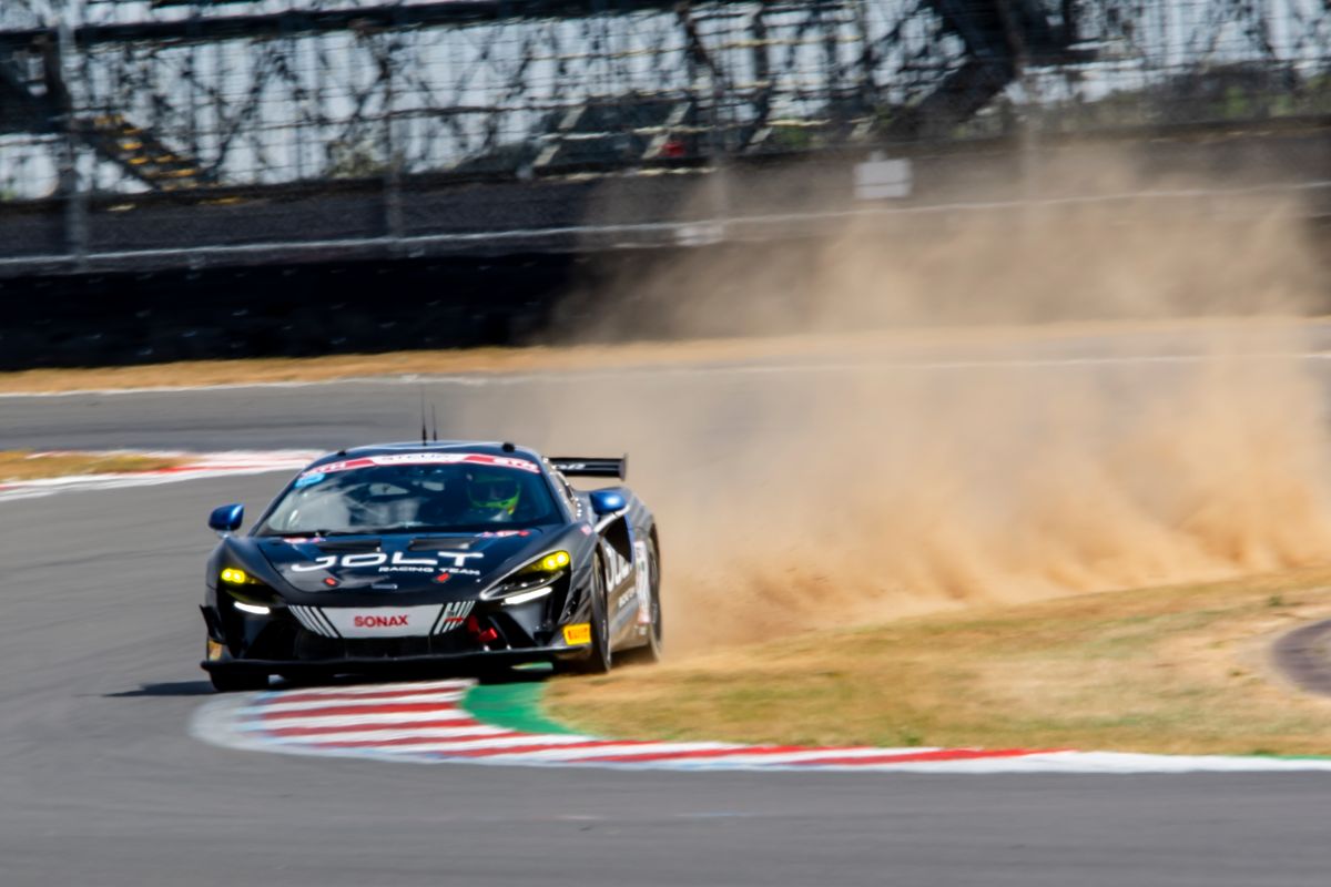 gallery/54/images/150080ee-c08f-4e7a-b7d5-439262df3fe2/silverstone-photos-30.jpg