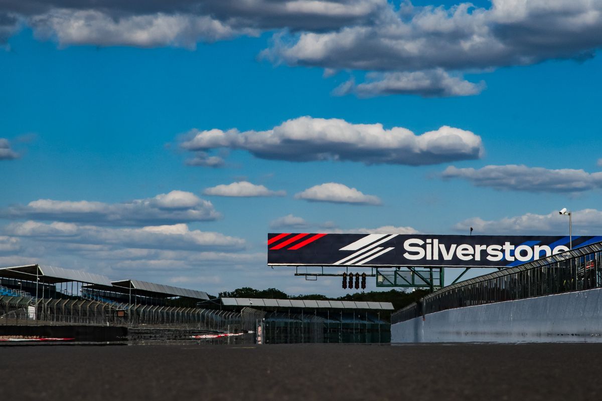 gallery/54/images/2685ded9-76fd-4cff-a68d-aa1f9181af4f/silverstone-photos-10.jpg