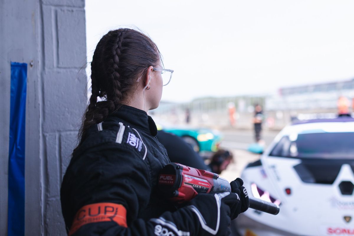 gallery/54/images/29717011-9591-44a0-bc6f-2e3f0a9d34ad/silverstone-photos-16.jpg