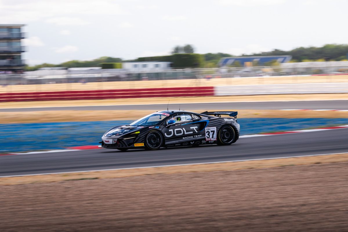 gallery/54/images/30ae7379-bbc7-485f-927e-863015184e88/silverstone-photos-23.jpg