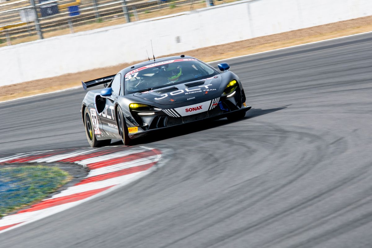 gallery/54/images/389c6bba-eb0f-4dcc-85d4-e6959fb9bf73/silverstone-photos-33.jpg