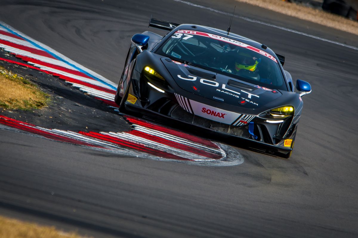 gallery/54/images/3b4d54a0-7ed0-48e5-858e-42077c3e0734/silverstone-photos-40.jpg
