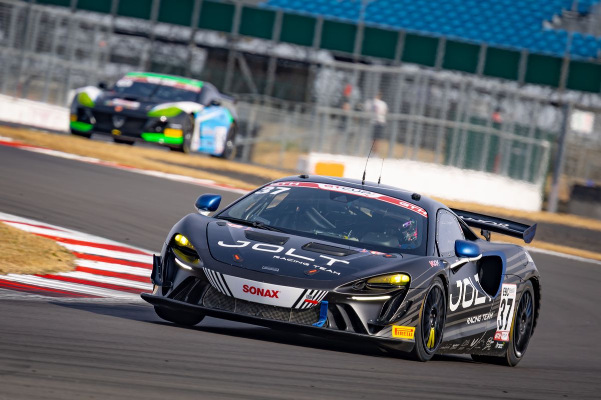 gallery/54/images/43982d71-2d79-4e81-ac7d-e120b5cbd220/silverstone-photos-26.jpg