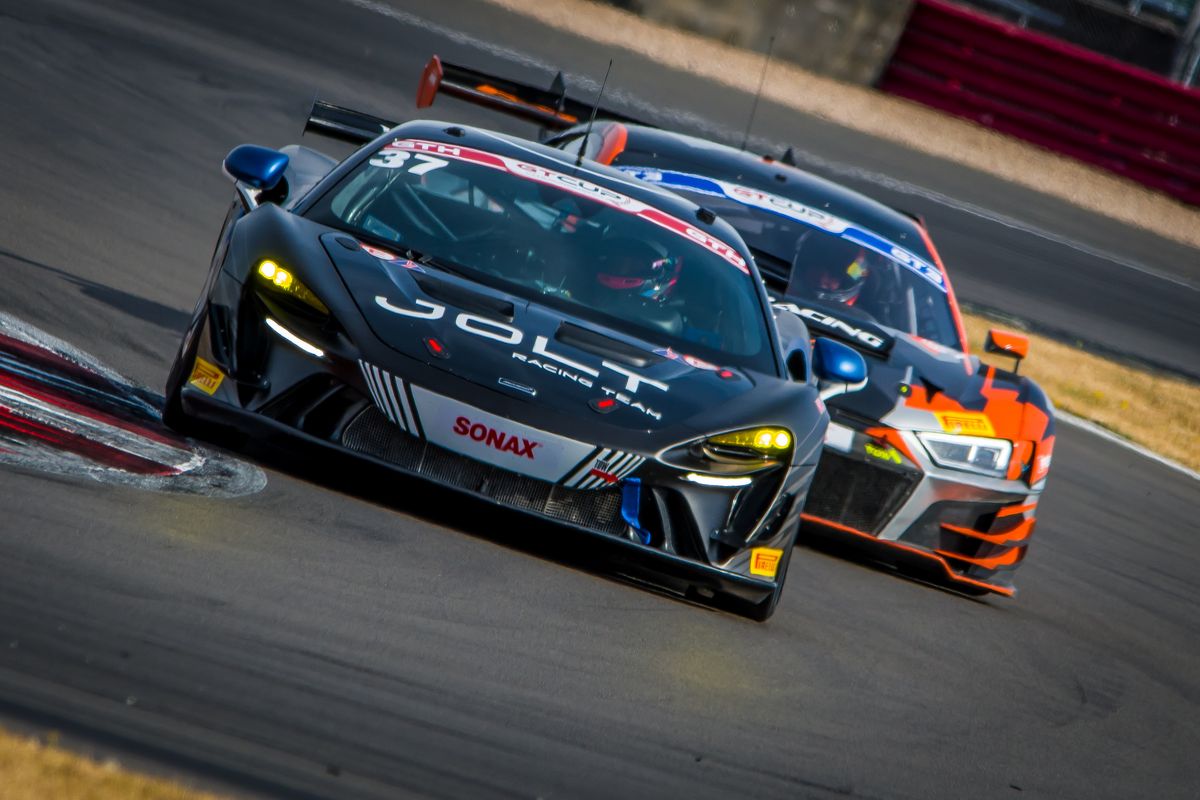 gallery/54/images/6a438d0c-1252-471a-b415-6af4b3b0de28/silverstone-photos-39.jpg