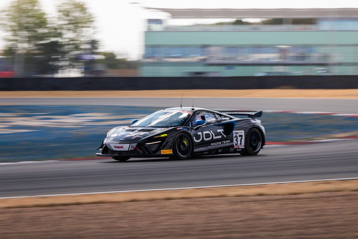 gallery/54/images/73adc462-d154-4ea1-85df-c3e2b76892d0/silverstone-photos-21.jpg