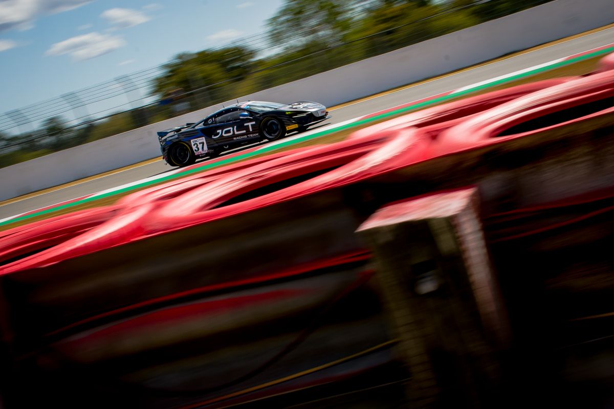 gallery/54/images/76f43928-e853-4c31-bfca-b4c7a8cf65a8/silverstone-photos-37.jpg