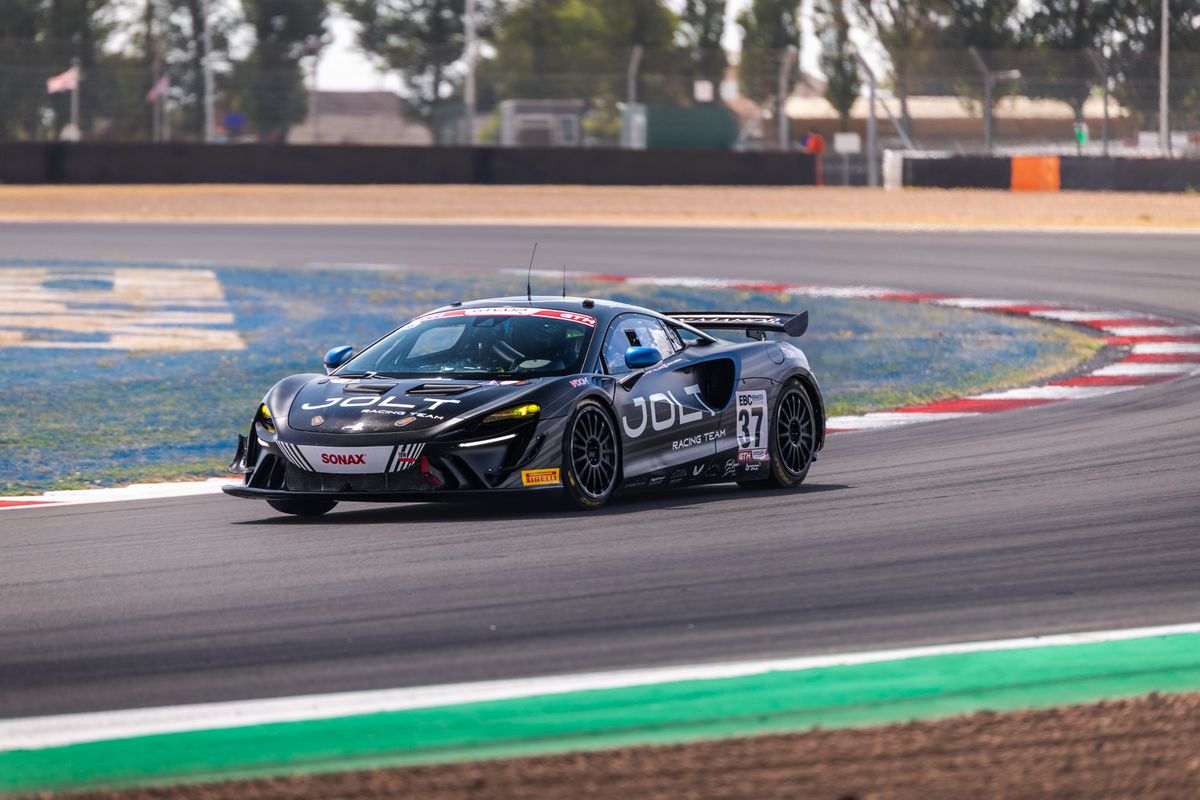 gallery/54/images/799969c8-00bc-4bef-bd4f-dffd2b9e063c/silverstone-photos-25.jpg