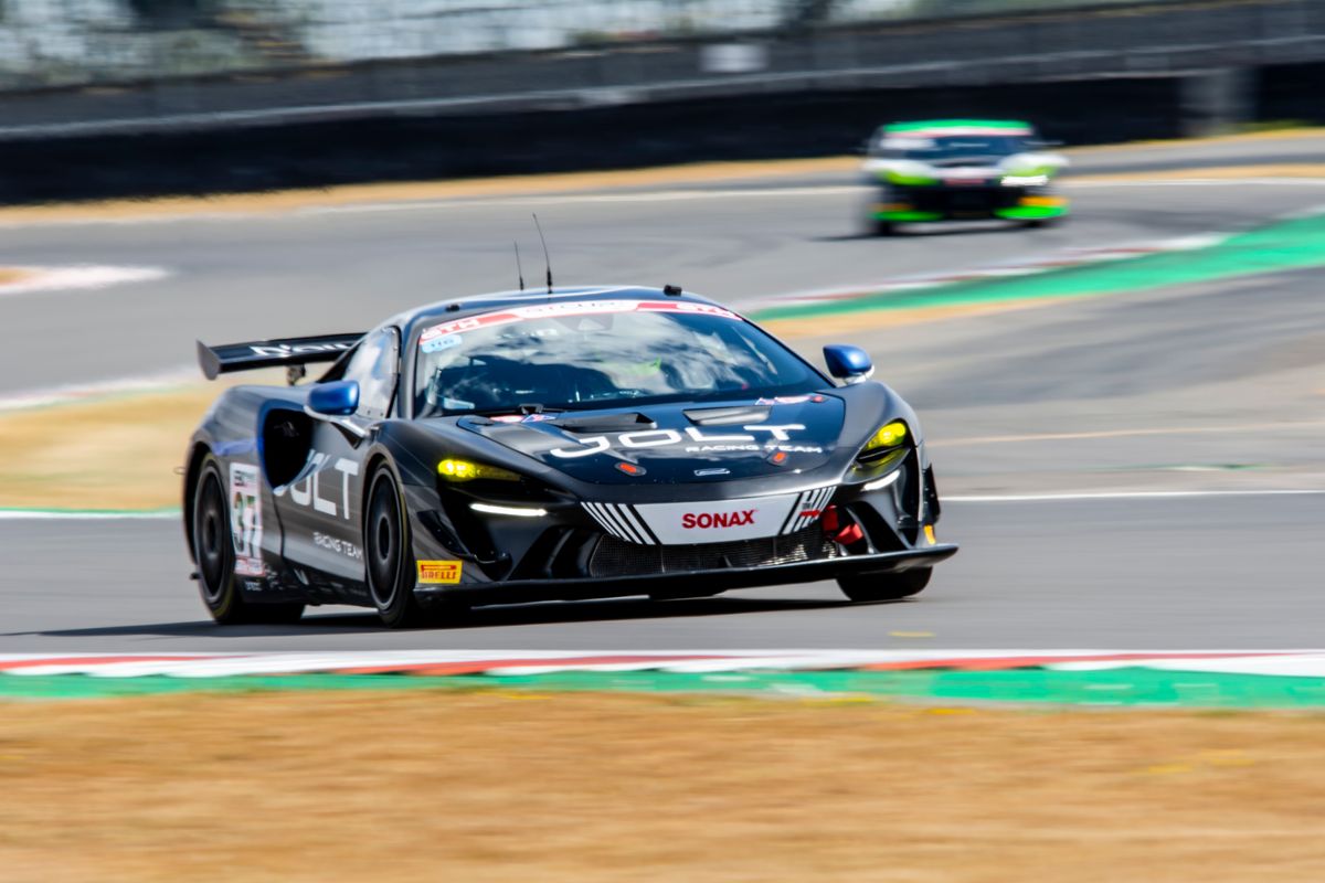 gallery/54/images/81a4f108-0f3c-47d8-9c2d-0231c52a2125/silverstone-photos-31.jpg