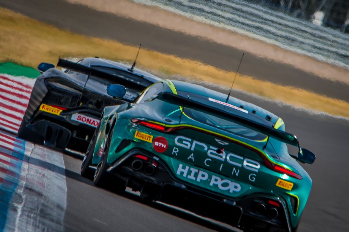 gallery/54/images/878ef5e0-9393-45ec-842d-07302a664ea4/silverstone-photos-38.jpg