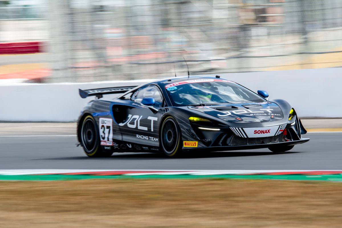 gallery/54/images/a7212662-f4cd-44df-8eb5-80d34747e39d/silverstone-photos-29.jpg