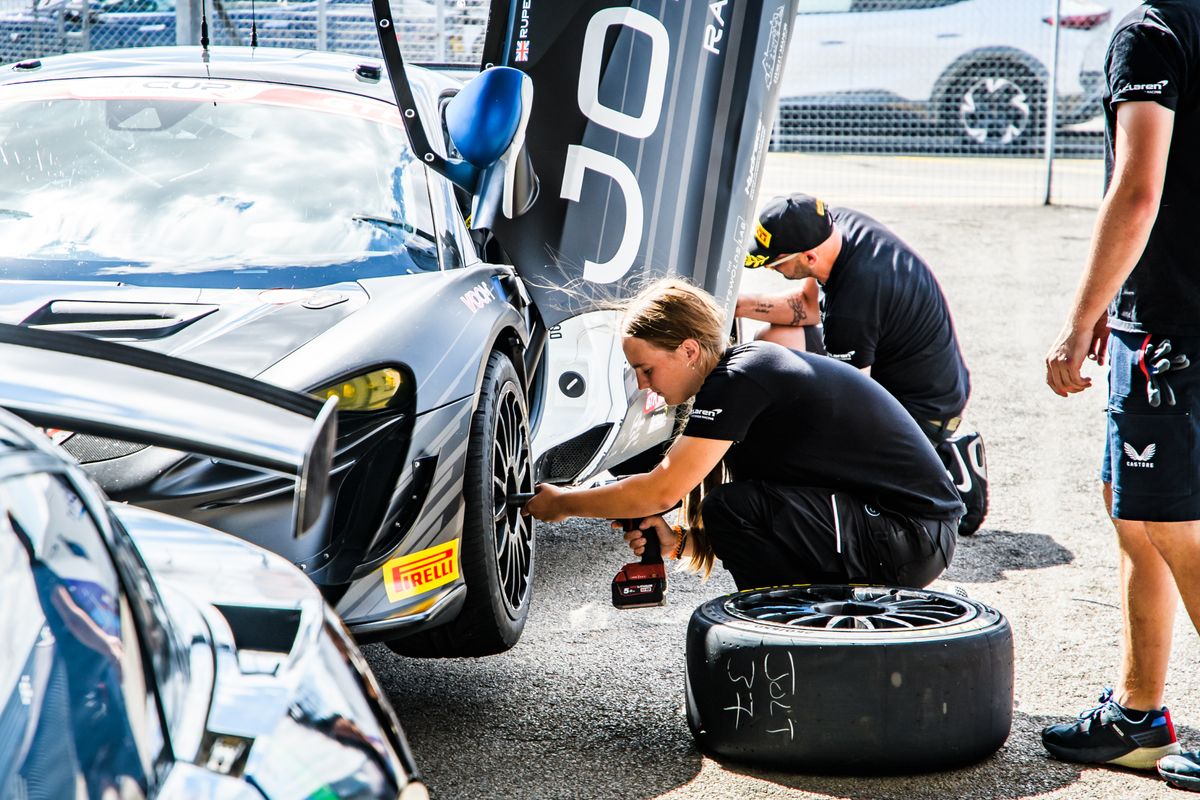 gallery/54/images/aeba7b7e-4dac-4e43-9269-960c3cc5f86f/silverstone-photos-7.jpg