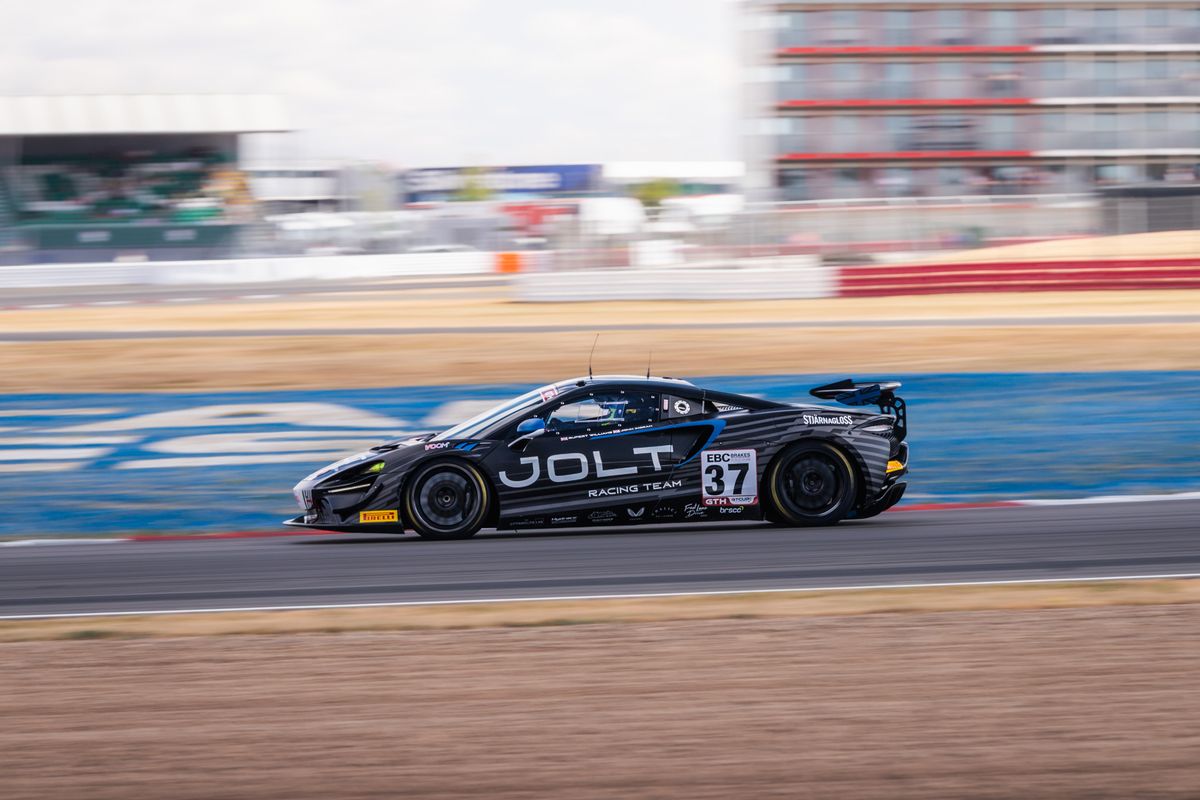 gallery/54/images/bd62408f-4197-484a-971b-2b3a034313e9/silverstone-photos-24.jpg