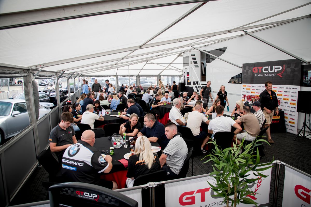 gallery/54/images/ca475bc8-bfce-4a65-b9ed-72ce19d83e4f/silverstone-photos-35.jpg