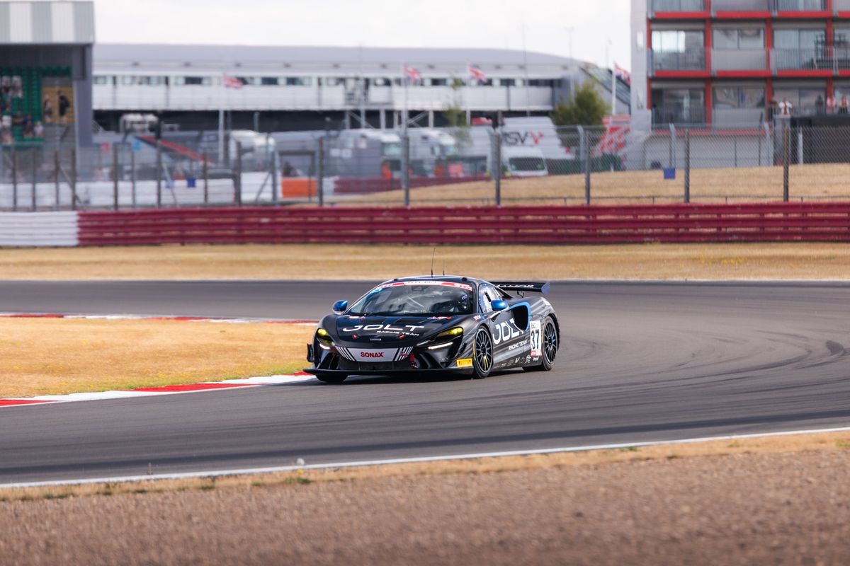gallery/54/images/e7fc2198-1d5b-41da-a492-b2757da64152/silverstone-photos-22.jpg