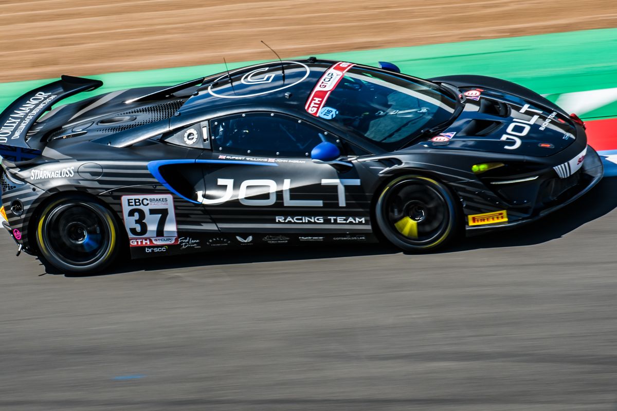 gallery/54/images/f60e1205-2163-4cad-a712-0c56b50e545b/silverstone-photos-5.jpg
